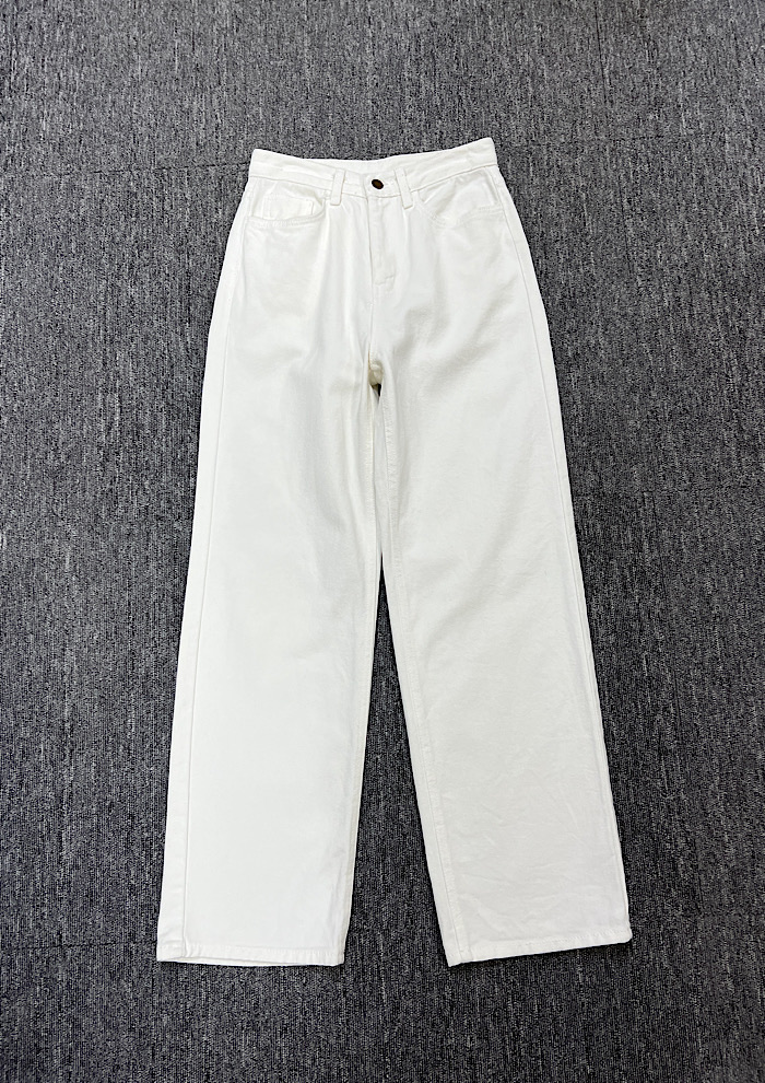 white denim pants