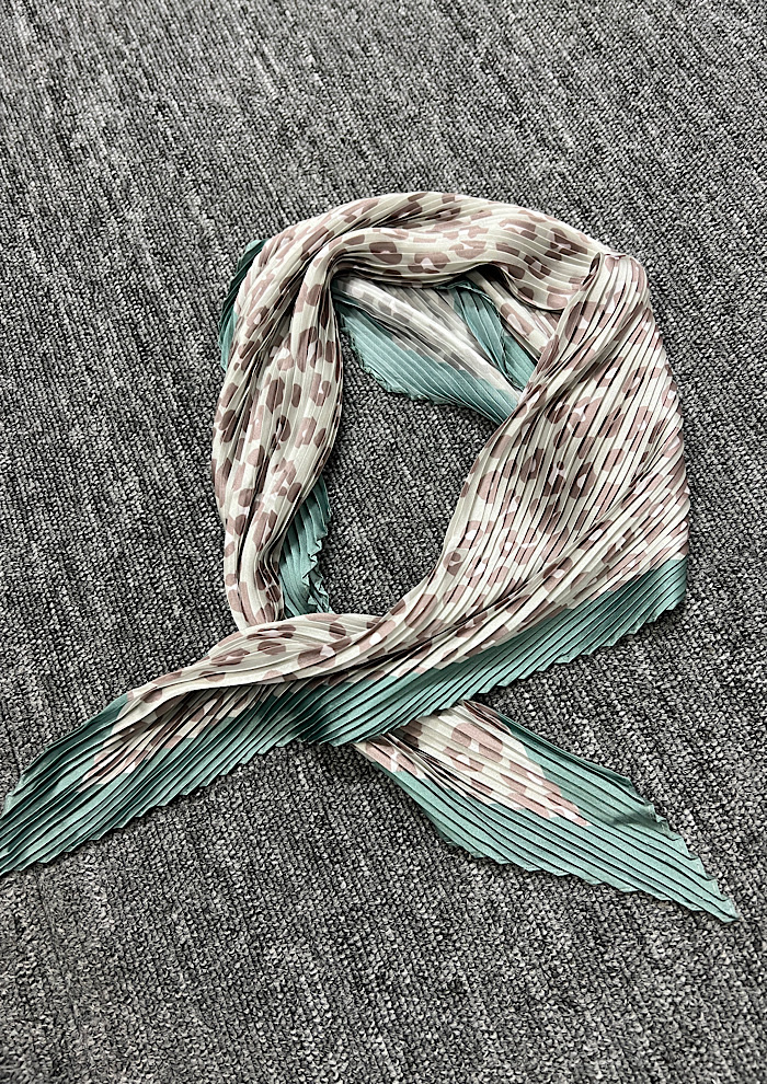 pleats scarf